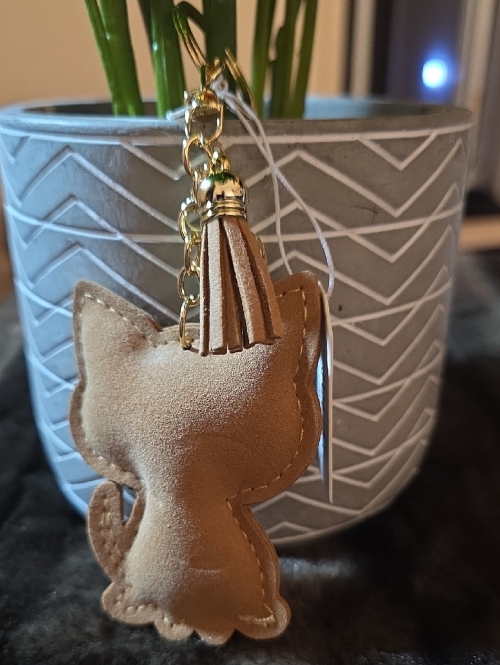 Nwt Sassified Boutique Crystal Cat Keychain Charm in Beige with Gold Accents - Picture 4 of 5